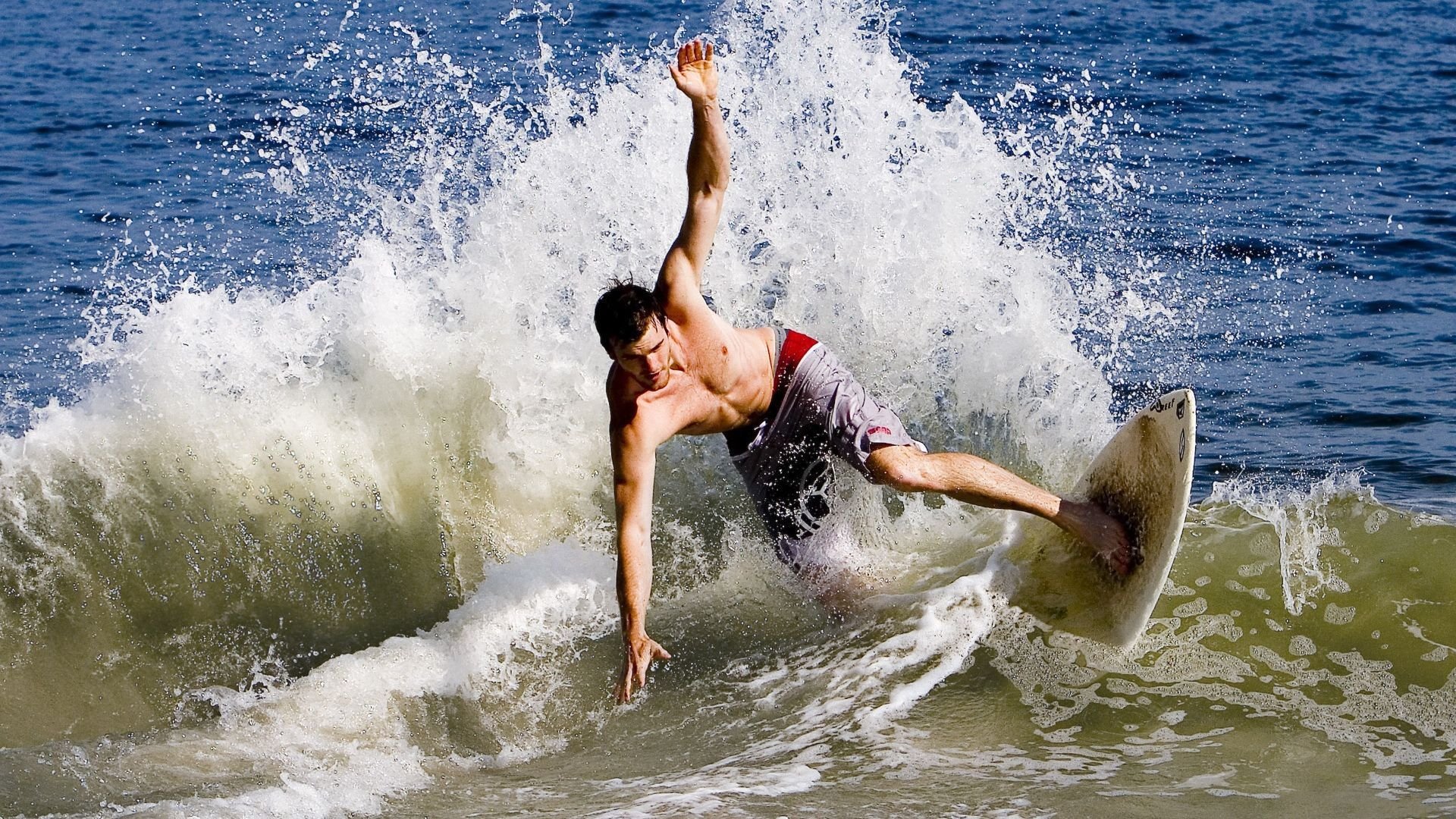 芬兰女篮在欧洲大赛中奋勇争冠，展现实力